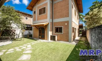 Casa em condomínio na praia da lagoinha em ubatuba. 5 dormitórios.