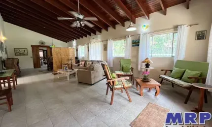 Casa em condomínio, Praia da Lagoinha, Ubatuba. Duas casas. 4 suítes