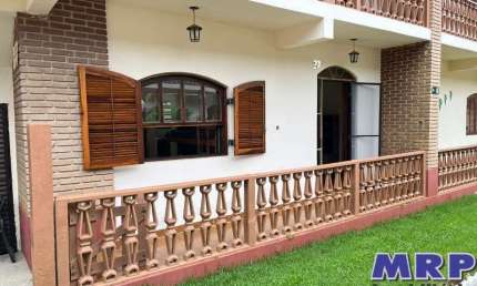 Apartamento a venda em Ubatuba, com 2 dormitórios a 900 metros da Praia da Maranduba com fácil acesso.