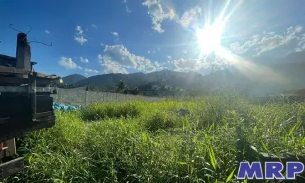 Terreno a venda em Ubatuba, Bairro residencial a 3 km da Praia da Maranduba.