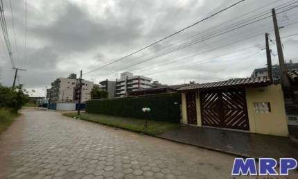 Ótima casa em Ubatuba, com 2 suítes, aproximadamente 400 metros da Praia Grande!
