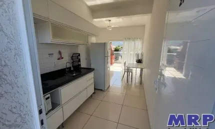 Apartamento à venda em Ubatuba-SP, Praia do Sapê, com 3 quartos. Localizado à 50 metros da praia.