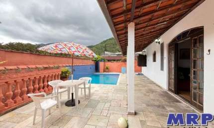 Casa à venda em Ubatuba. Com piscina. 2 dormitórios. Sertão da Quina
