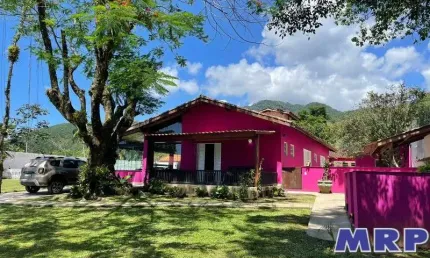 Chácara em Ubatuba, com piscina, próximo das cachoeiras, bairro residencial, possui escritura!