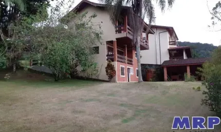 Praia da lagoinha em ubatuba. casa em condomínio fechado. com excelente terreno.