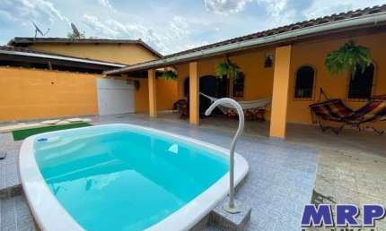 Casa para Temporada em Ubatuba, com piscina, 3 dormitórios, próximo a praia da maranduba