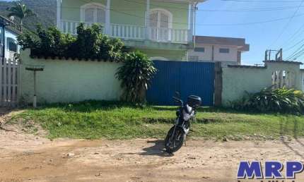 SOBRADO PARA TEMPORADA A 200 METROS DA PRAIA DO SAPE, COM 3 SUITES