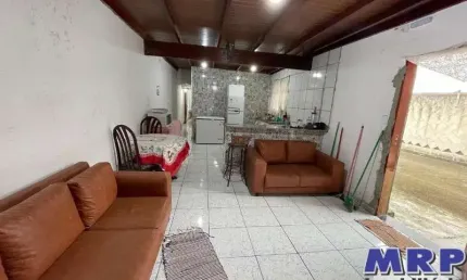 Casa em Ubatuba no bairro Sertão da quina, com 2 dormitórios.