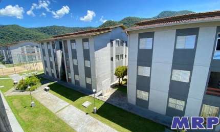 Apartamento a venda em Ubatuba com 2 dormitórios, a 450 metros da Praia do Sapê.