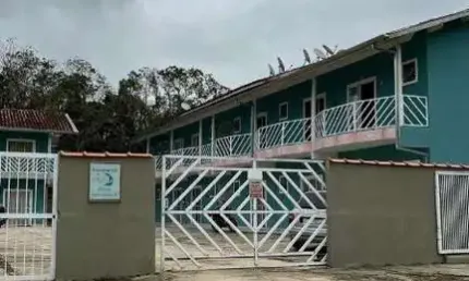 Apartamento na praia da maranduba com 1 dormitório.