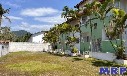 Apartamento á venda na Praia da Enseada em Ubatuba. 2 quartos. A 160 metros da praia.