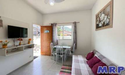 Apartamento à venda em Ubatuba. 1 dormitório. Com piscina. Aceita financiamento.