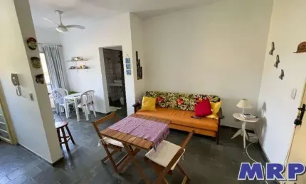 Apartamento à venda em Ubatuba na praia da Maranduba, condomínio com elevador.