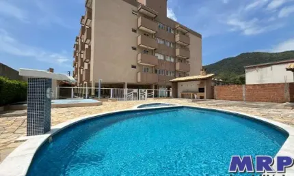 Praia da maranduba, 2 dormitórios. apartamento à venda. condomínio com elevador e piscina.