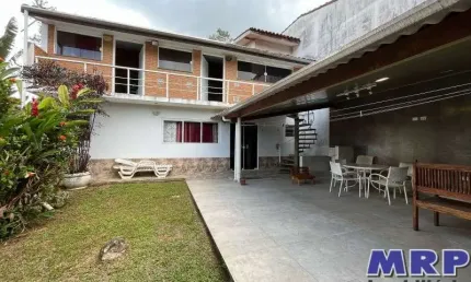 Casa a venda em Ubatuba em bairro residencial a 3 km da Praia de Maranduba !