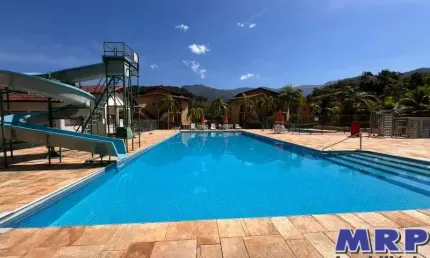 Apartamento à venda em Ubatuba. Condomínio com área de lazer. 3 dormitórios. Praia da Maranduba.
