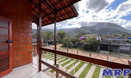 Apartamento em ubatuba. a 200 metros da praia do sapê/maranduba. condomínio com lazer.