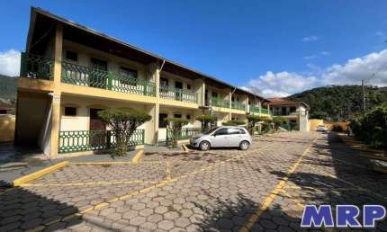 Apartamento em Ubatuba com 1 dormitório, dentro de condomínio a 450 metros da Praia de Maranduba.