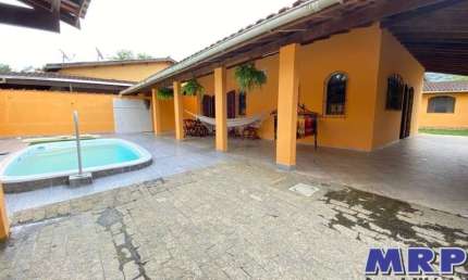 Casa com piscina à venda em Ubatuba. 3 dormitórios. Sertão da Quina.
