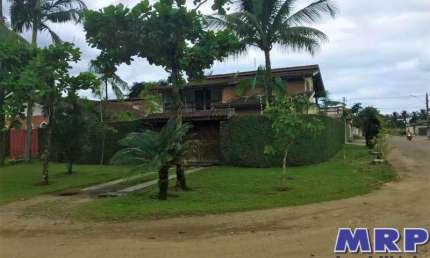 Sobrado com 3 dormitórios á venda. Bairro Jardim Carolina em Ubatuba.