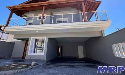 Casa à venda em Ubatuba, com 3 suítes, aceita financiamento bancário. Praia da Maranduba