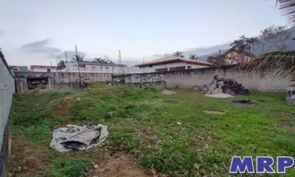 Terreno em ubatuba, na praia da maranduba, a 600m da praia, com escritura e inicio de obra!