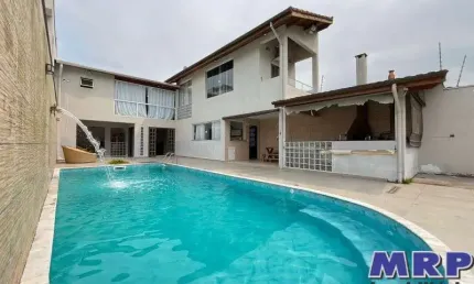 Casa com piscina à venda em Ubatuba, bairro Jardim Beira Rio. 4 dormitórios.
