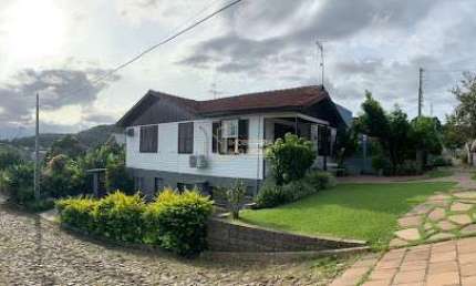 Casa à venda na Rua Esteio, Floresta, Dois Irmãos