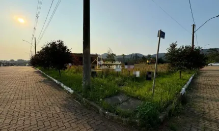Terreno de esquina à venda no residencial da montanha em dois irmãos/rs