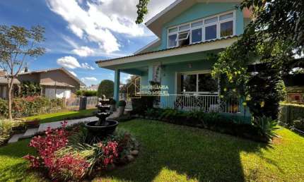 Casa de Alto Padrão com Potencial Comercial e Localização Privilegiada