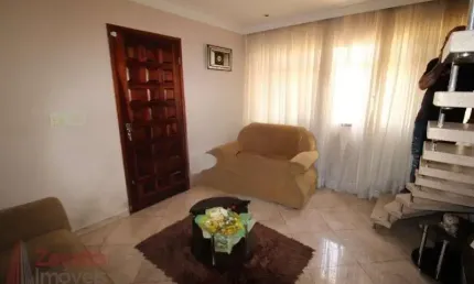 Imperdível Casa de 5 Quartos com Suíte no Parque Vitória, São Paulo-SP: 300m², 3 Salas, 3 Banheiros, 2 Vagas de Garagem