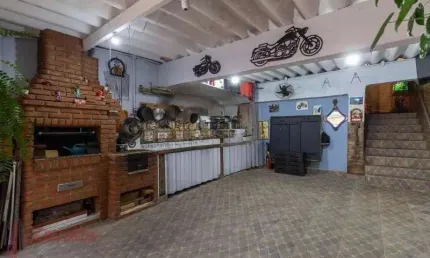 Casa à venda na Vila Constança, São Paulo-SP: 2 quartos, 2 suítes, 2 salas, 3 banheiros, 6 vagas, 127m² de área.