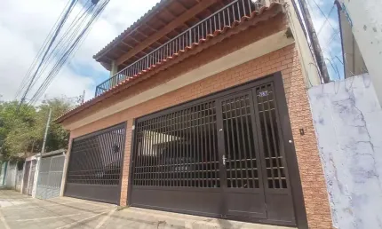lindo sobrado a venda em uma ótima localização e um ótimo preço