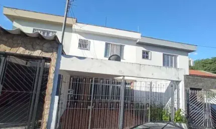 Sobrado para locação 3 dormitórios, sendo 1 suíte, 2 vagas.