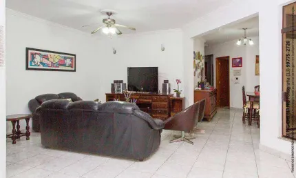 Casa com 3 quartos à venda no Embaré, Santos 