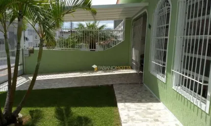 Casa com 3 dormitórios à venda, 153 m² por R$ 847.500,00 - Barreiros - São José/SC