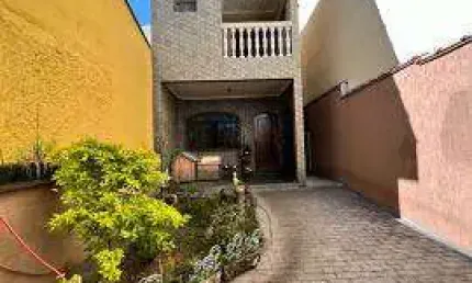Sobrado amplo | 2 dormitórios | suíte com sacada | depósito | espaço gourmet c/ churrasqueira | quintal | jardim | 6 vagas - 178 mts - a venda - vila tibiriçá - santo andré/sp.