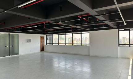 SALA COMERCIAL | SALA | COPA | 3 WCS | AR CONDICIONADO CENTRAL | ELEVADOR | PORTARIA 24 HORAS - 2 VAGAS - 131,54 MTS - VENDA/PERMUTA - R$ 699.000,00 - CENTRO - SANTO ANDRÉ/SP.