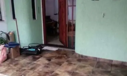 Sobrado á venda - 292m²04 dormitórios, 01 suite, sala ampla, sala tv/som, área de lazer e churrasqueira, lavanderia, cozinha e 02 vagas de garagem.