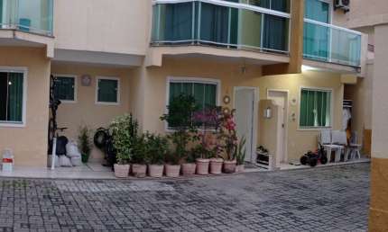 Vendo casa 03 quartos sendo 03 suites, California, Nova Iguaçu/RJ.