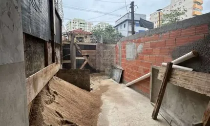 Casa para Venda em Santos, Encruzilhada, 3 dormitórios, 1 suíte, 3 banheiros, 2 vagas