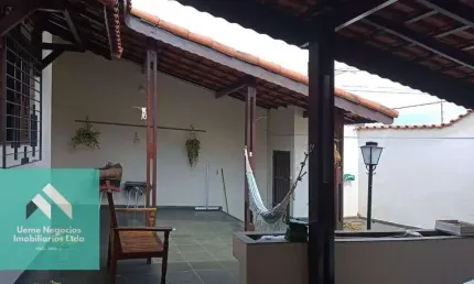 Vende Casa, 3 Dormitórios, sendo 1 Suíte, 198m² por R$ 600.000,00 Venda (Aceita Permuta) - Vila Cecilia