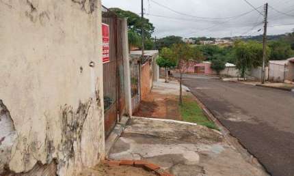 Casa com 3 quartos à venda na Rua Joaquim Domingos Martins, 62, Conjunto Habitacional Doutor Farid Libos, Londrina
