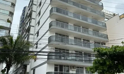 Apartamento amplo na quadra do mar com 177 m2 privativos - 4 quartos em Centro