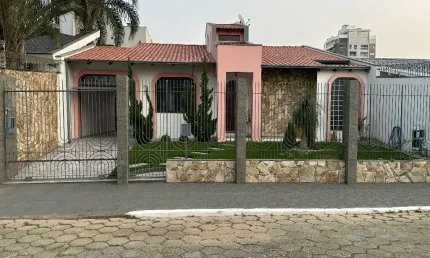 Casa com 3 quartos à venda na Rua Estudante Renato Victorino, 92, Dom Bosco, Itajaí