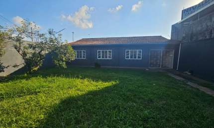 Excelente Casa com Viabilidade de Construção de Predio no Cordeiros