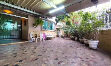 AMPLA CASA DE 3 DORMITÓRIOS SENDO 1 SUÍTE NO BOQUEIRÃO!