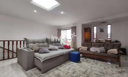 *EXCELENTE CASA SOBREPOSTA COM 3 DORMITÓRIOS NA PONTA DA PRAIA*