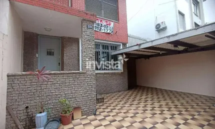 Sobrado para alugar com 2 Dormitorios e 2 Banheiros e 121m² na quadra da praia no Embaré em Santos