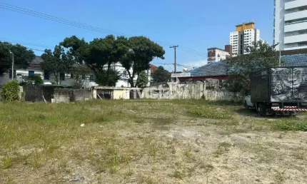 Terreno de esquina para aluguel no bairro do Macuco em Santos
